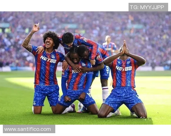 图片报：药厂和科隆竞赛，部分科隆球迷被要求脱光衣服查看